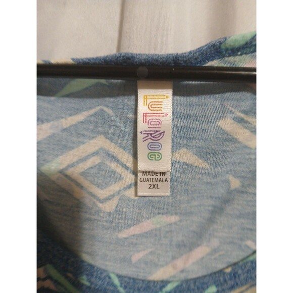 Lularoe Women's XL Blue & White Southwestern Pattern Short Sleeve Tshirt Top - Picture 3 of 8